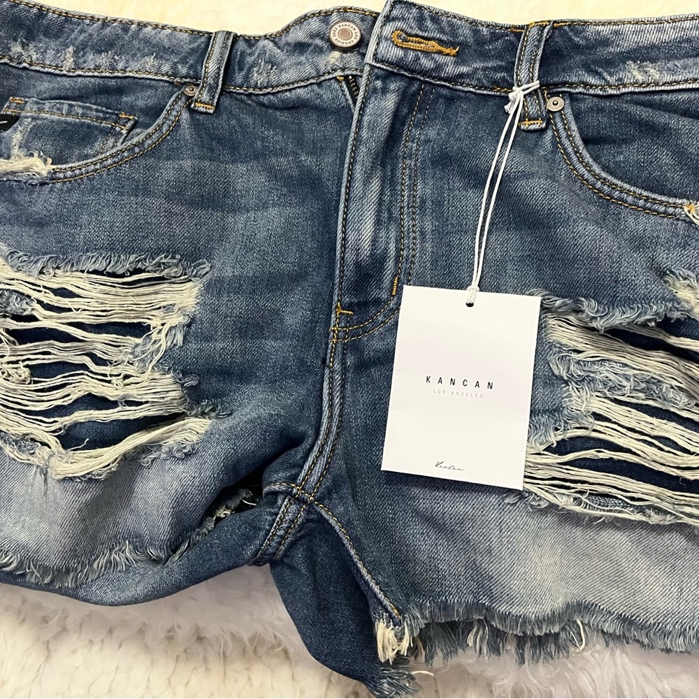 Kancan distressed jean shorts size 13'/30. NWT